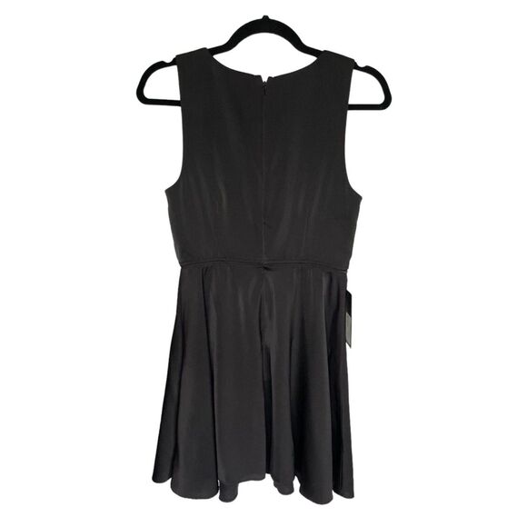 NWT Marciano Sleeveless Black V-neck Dress w/ Chain Accent - Size 6 - Picture 5 of 6